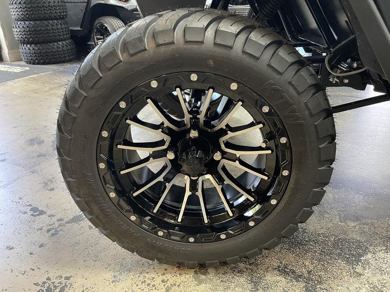 2022 E-Z-GO Express™ L6 ELiTE™ Lithium Bright White