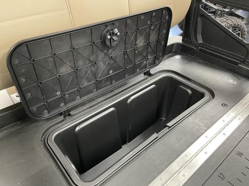 2022 E-Z-GO Express™ L6 ELiTE™ Lithium Bright White