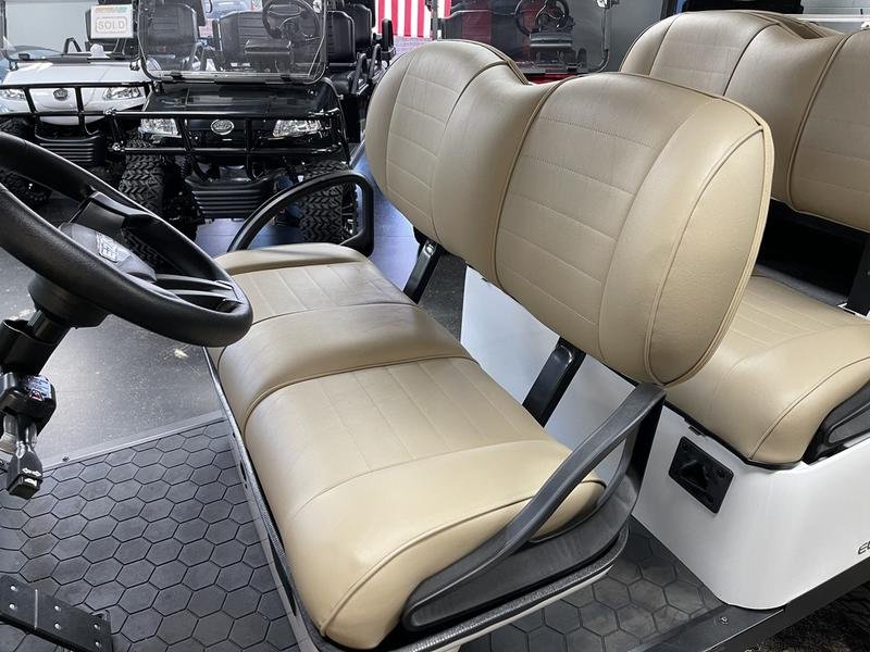 2022 E-Z-GO Express™ L6 ELiTE™ Lithium Bright White