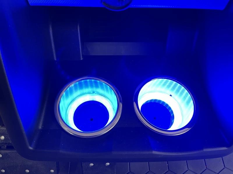 2022 E-Z-GO Express™ L6 ELiTE™ Lithium Bright White