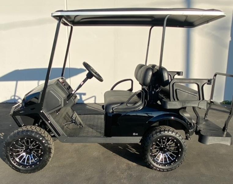 2022 E-Z-GO Express™ S4 Gas Black